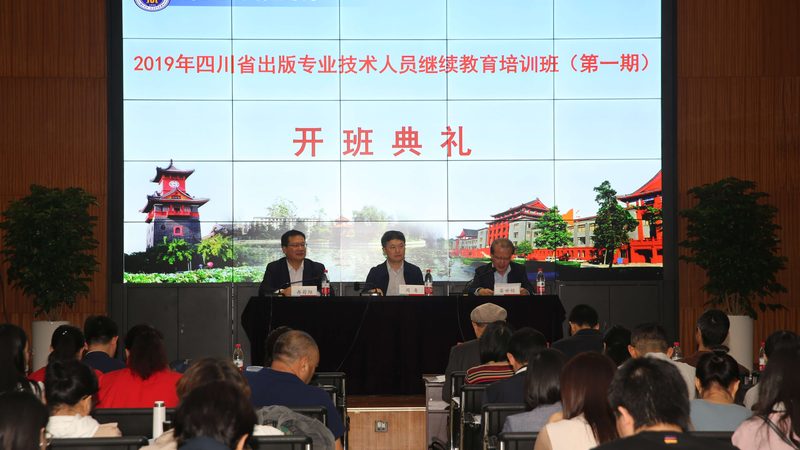成人高考历年分数线揭秘：变化背后的趋势与应对